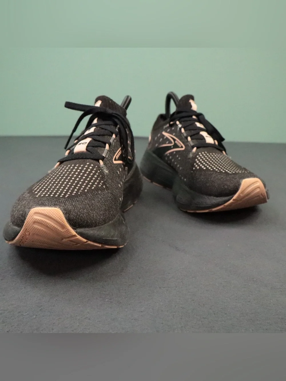 Brooks Glycerin StealthFit 20 Womens Running Shoes Black Peach Size 9.5⁠